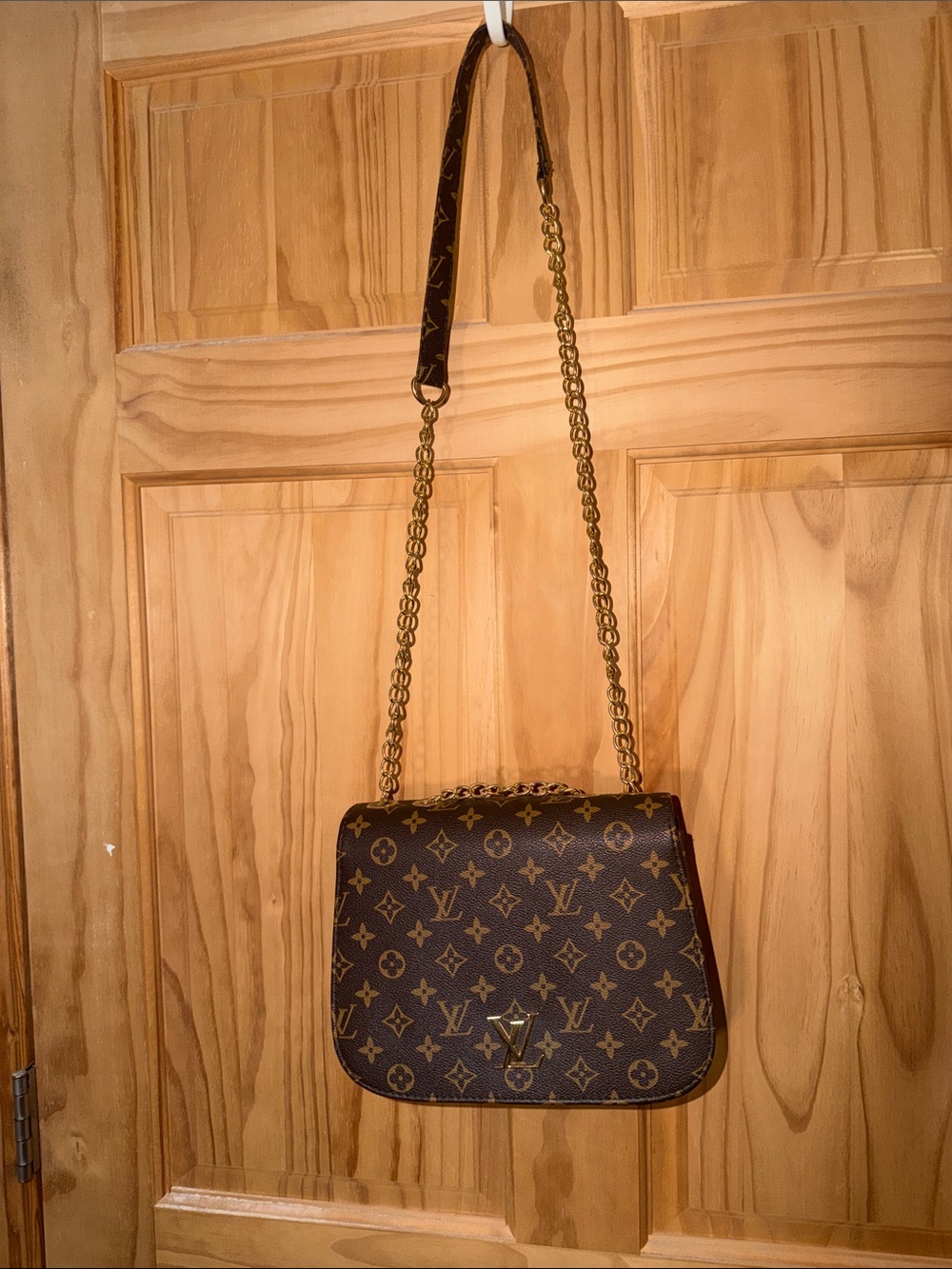 Source Unknown Brown and Gold Monogram Crossbody with Chain Strap